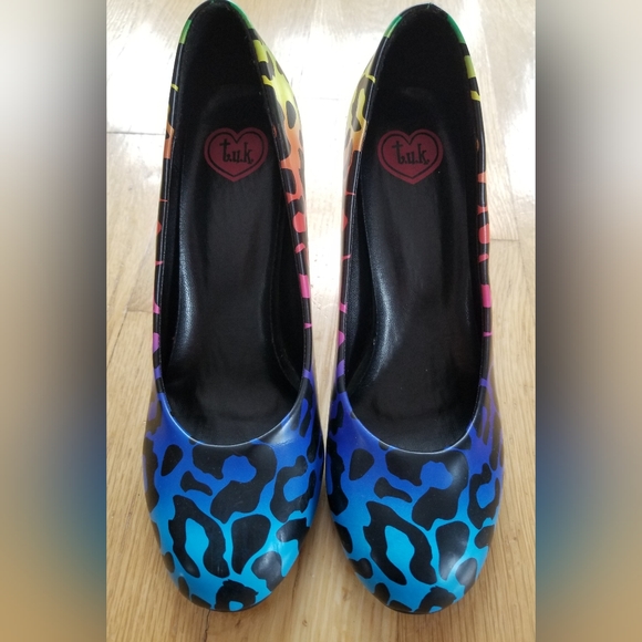 T.U.K. Rainbow Leopard Print Pumps - Size 9 - Picture 3 of 3
